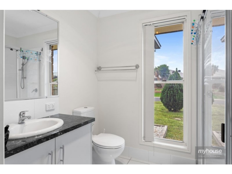 10 Opal Street, Glenvale QLD 4350