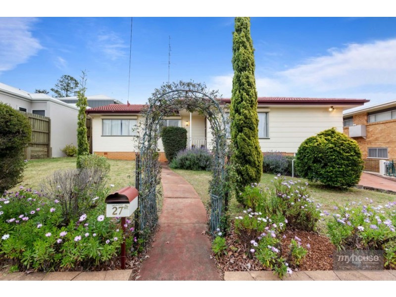 27 Hoey Street, Kearneys Spring QLD 4350