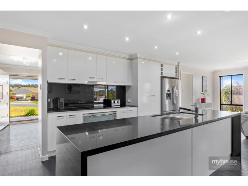 5 Curlew Street, Meringandan West QLD 4352