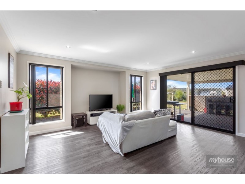 5 Curlew Street, Meringandan West QLD 4352