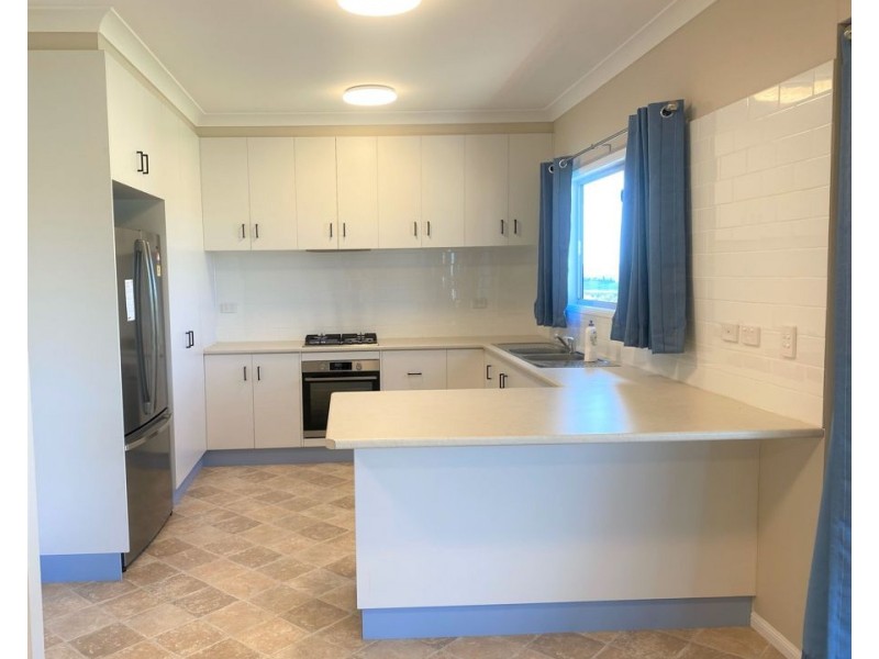 8 Southern Cross Drive, Kingsthorpe QLD 4400