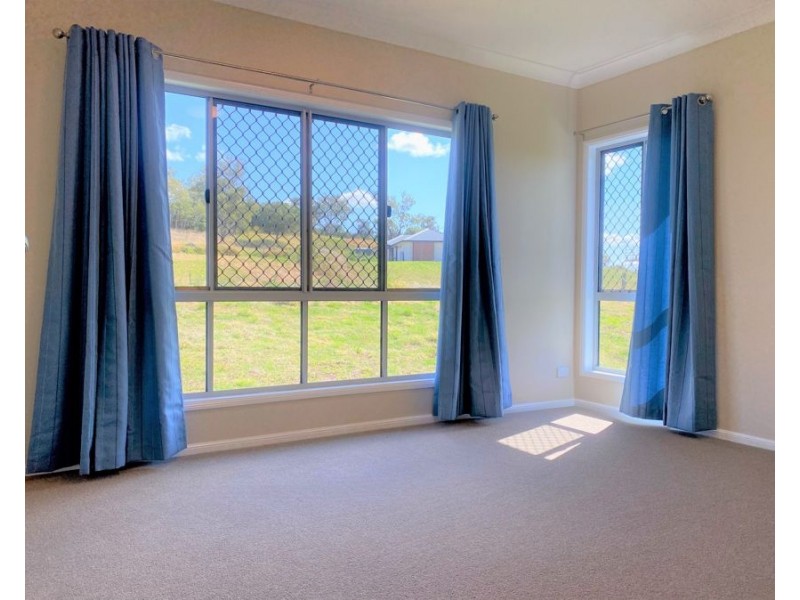 8 Southern Cross Drive, Kingsthorpe QLD 4400