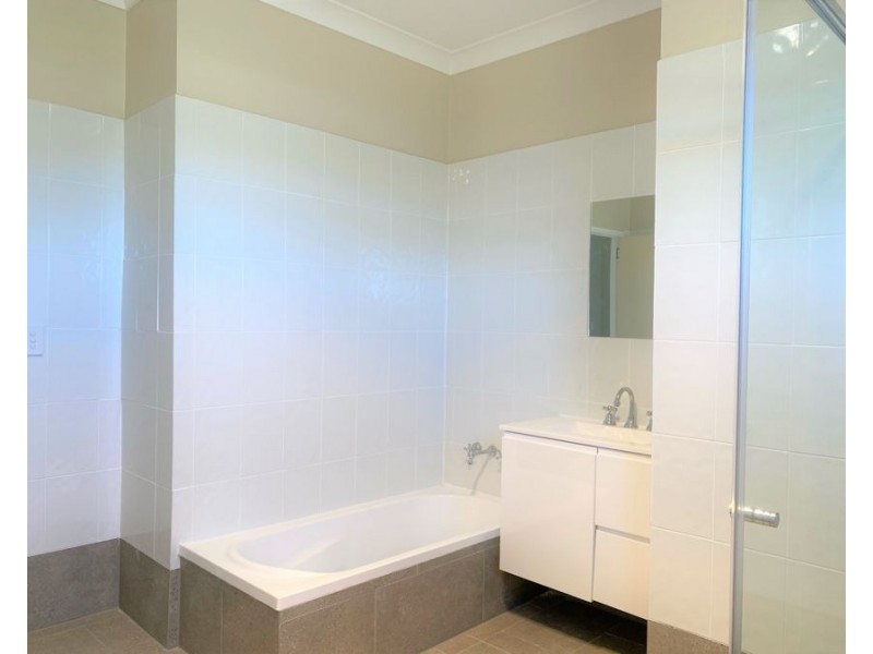 8 Southern Cross Drive, Kingsthorpe QLD 4400
