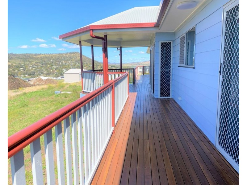 8 Southern Cross Drive, Kingsthorpe QLD 4400