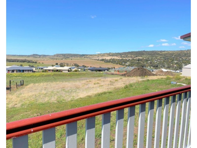 8 Southern Cross Drive, Kingsthorpe QLD 4400
