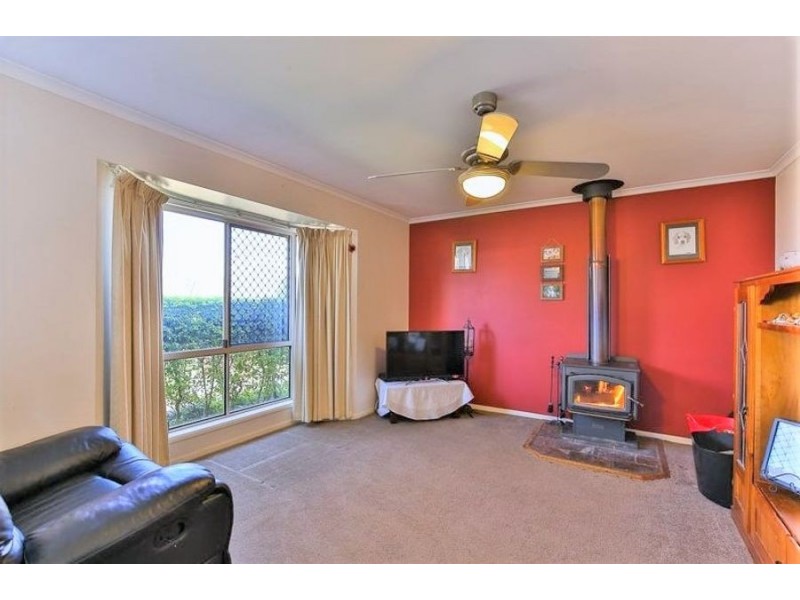 33 Gainsborough Drive, Glenvale QLD 4350