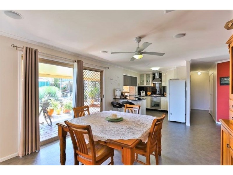 33 Gainsborough Drive, Glenvale QLD 4350