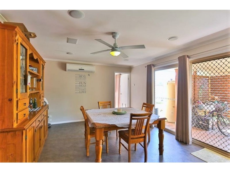 33 Gainsborough Drive, Glenvale QLD 4350