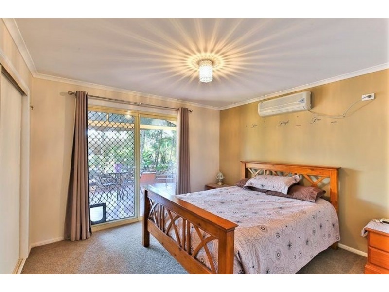 33 Gainsborough Drive, Glenvale QLD 4350