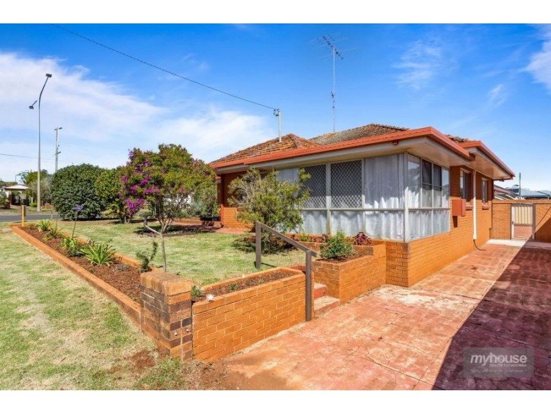 17 Berry Street, Wilsonton QLD 4350