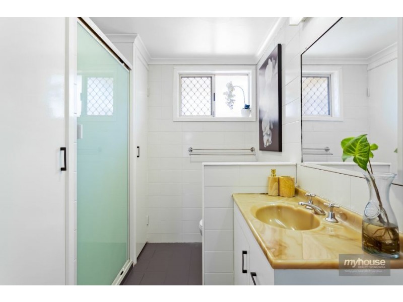 17 Berry Street, Wilsonton QLD 4350