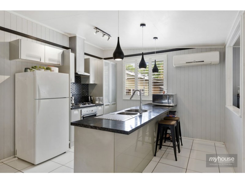 61 Mary Street, Mount Lofty QLD 4350