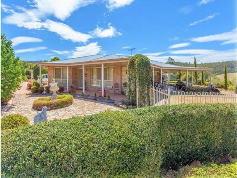 10 Debra Street, Withcott QLD 4352