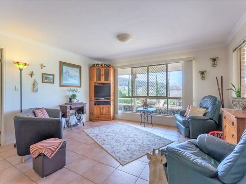 10 Debra Street, Withcott QLD 4352