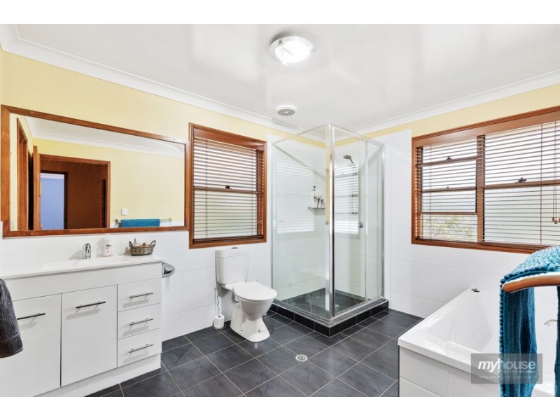 62 Skyline Drive, Blue Mountain Heights QLD 4350