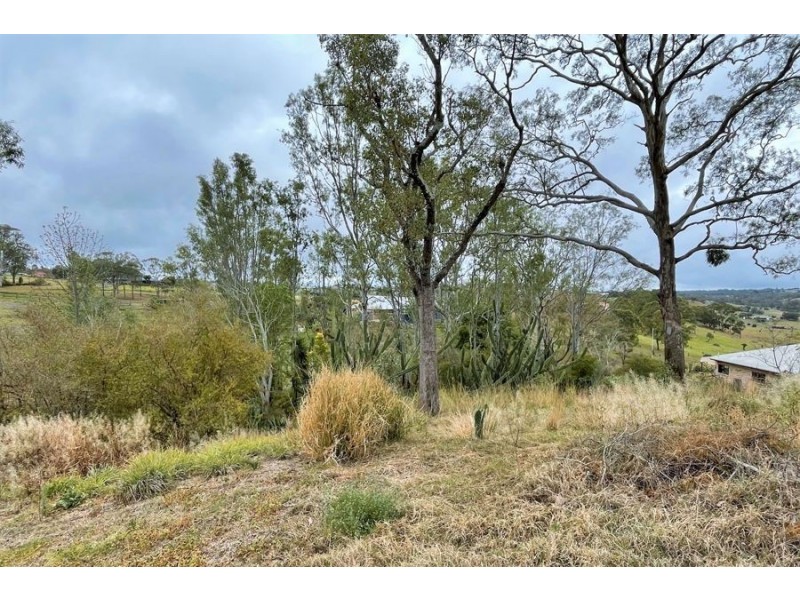 7 Birdsong Court, Gowrie Junction QLD 4352