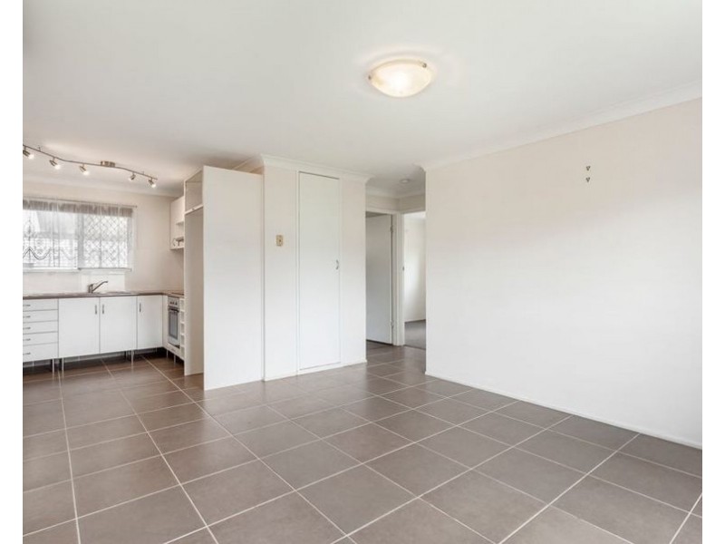2/2 Doncaster Street, Newtown QLD 4350
