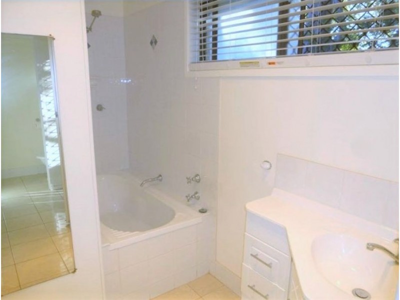 2/1 Oxford Court, Darling Heights QLD 4350