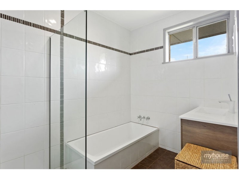 5 Barden Court, Harristown QLD 4350