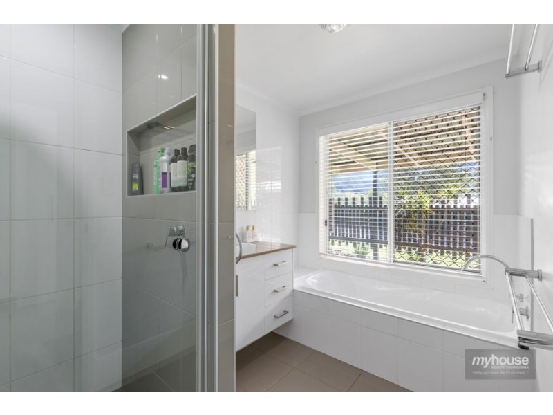 5 Vista Court, Withcott QLD 4352