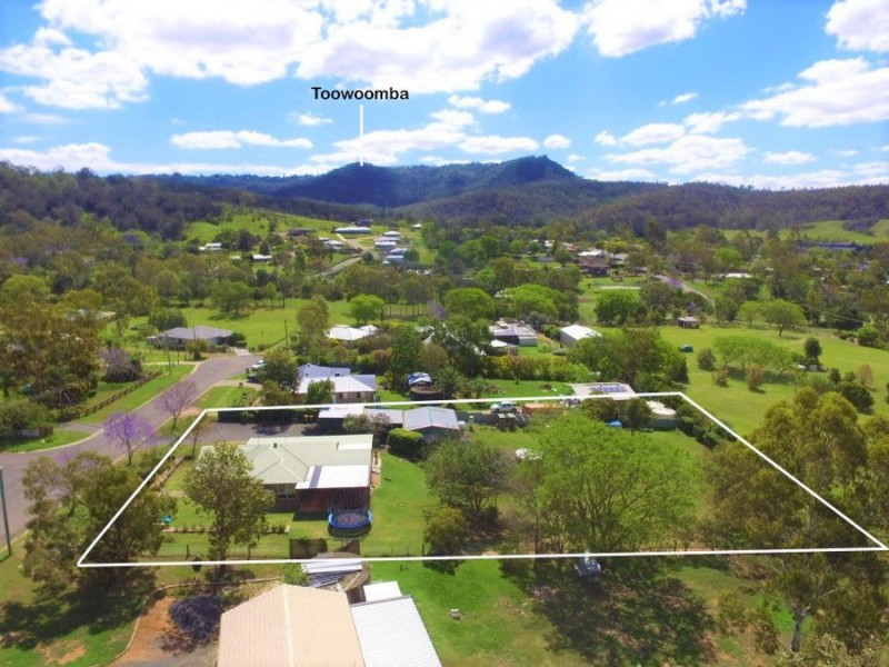 5 Vista Court, Withcott QLD 4352