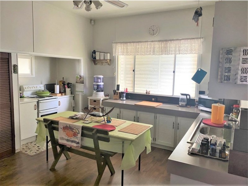 4 Alfred Street, Cambooya QLD 4358