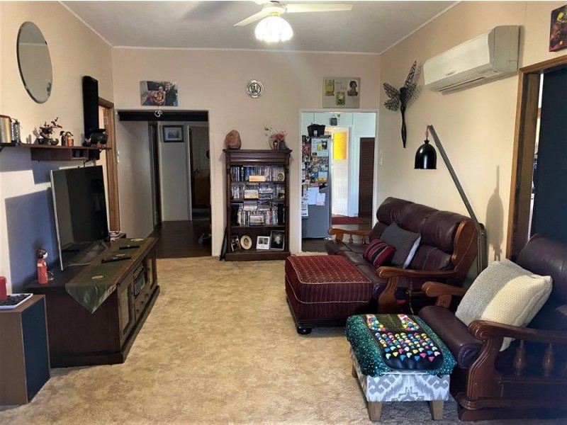 4 Alfred Street, Cambooya QLD 4358