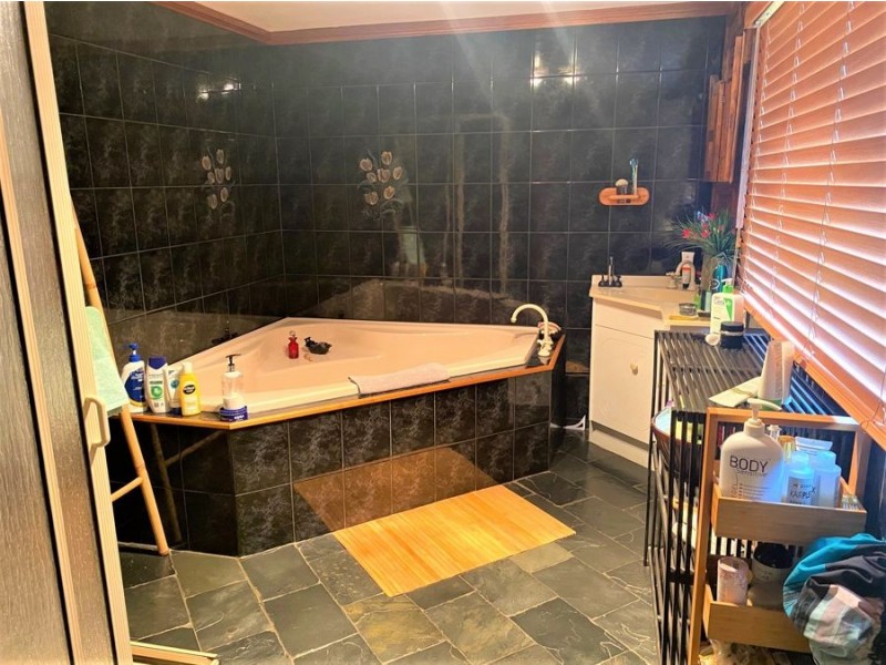 4 Alfred Street, Cambooya QLD 4358