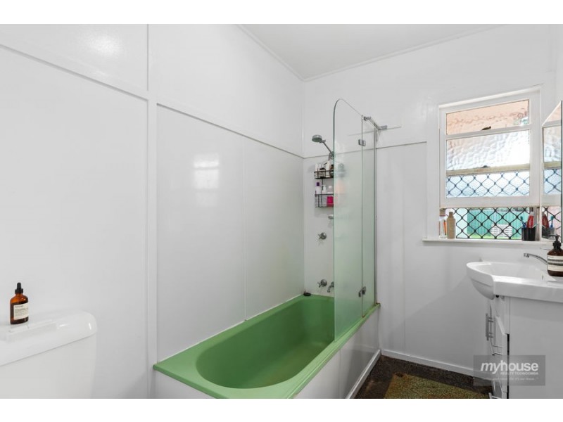 9 Drayton Road, Harristown QLD 4350