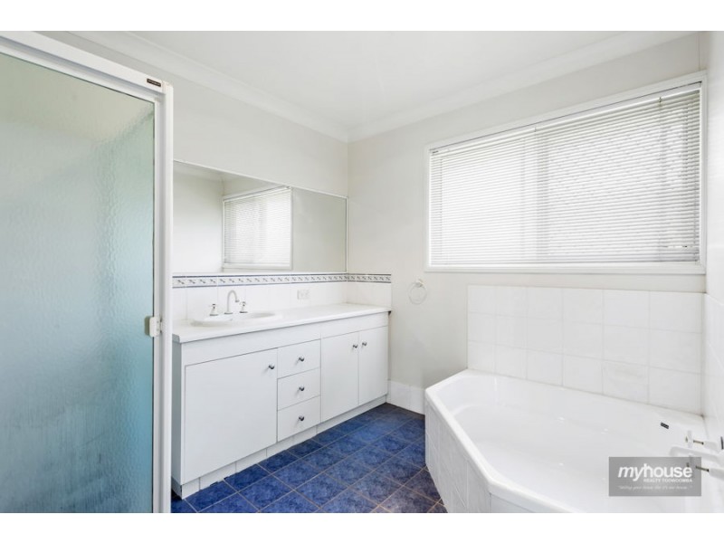 2/351 Spring Street, Kearneys Spring QLD 4350