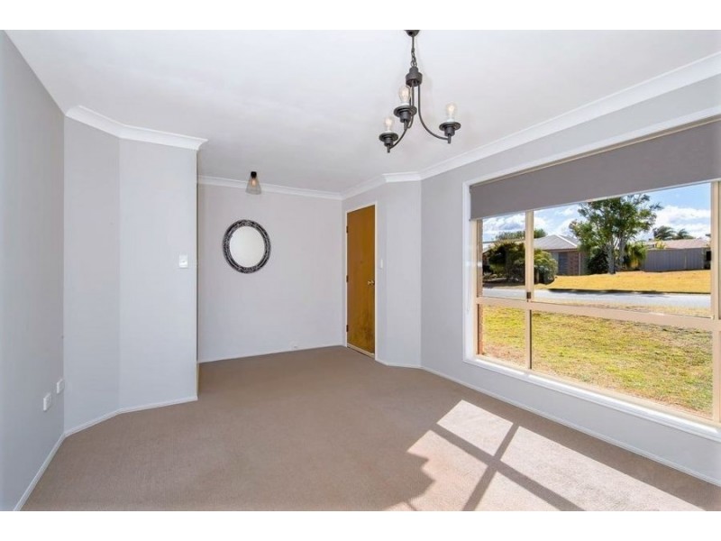 8 Oaklands Court, Glenvale QLD 4350