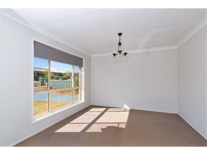 8 Oaklands Court, Glenvale QLD 4350