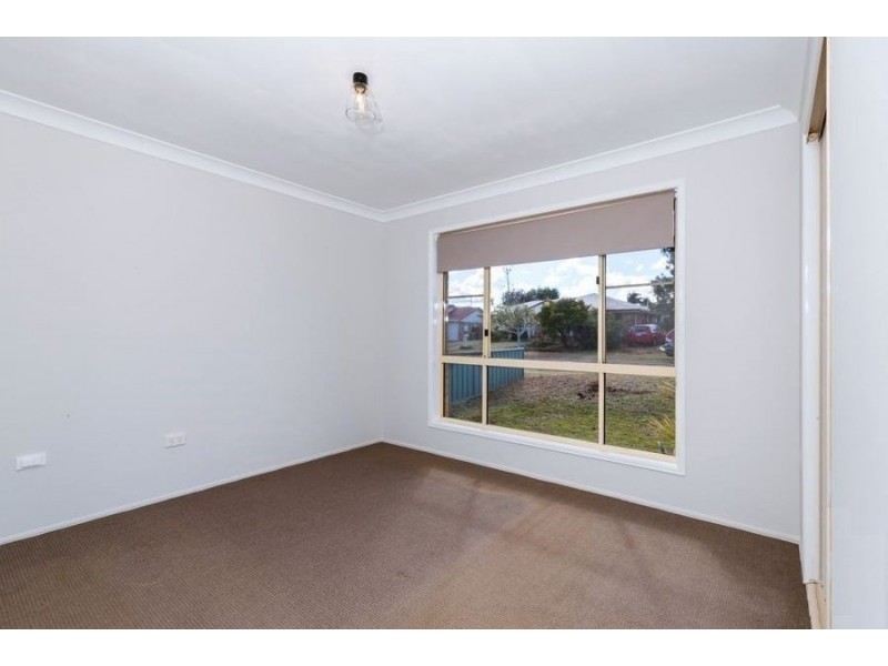 8 Oaklands Court, Glenvale QLD 4350