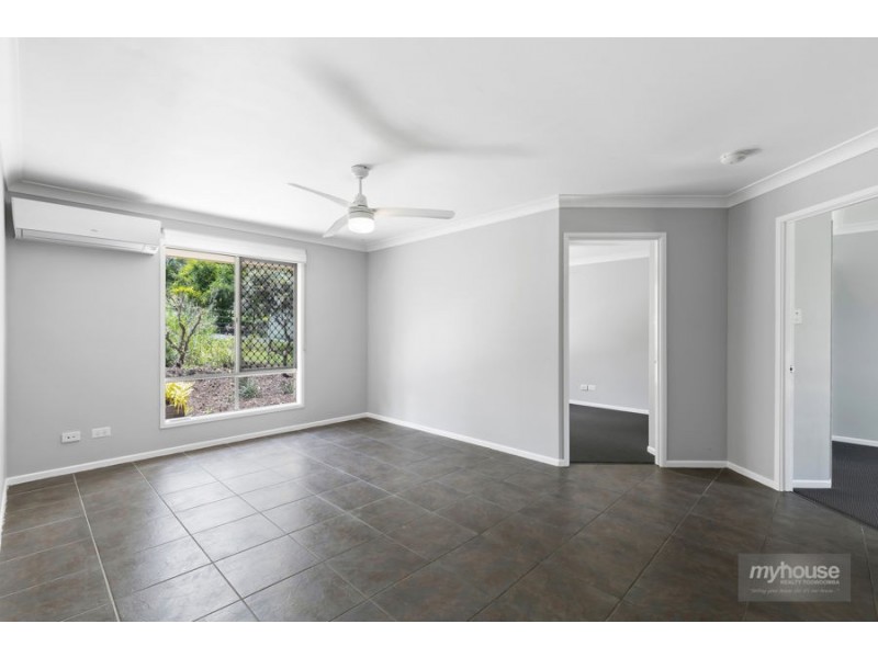 27 Challenge Avenue, Kensington Grove QLD 4341