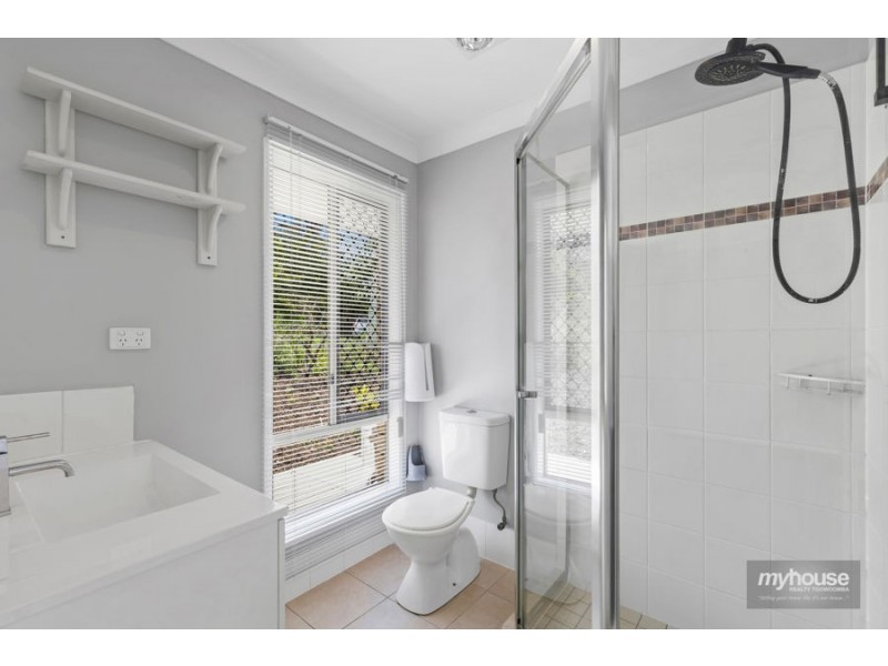 27 Challenge Avenue, Kensington Grove QLD 4341