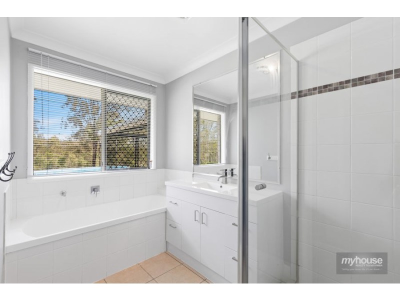 27 Challenge Avenue, Kensington Grove QLD 4341