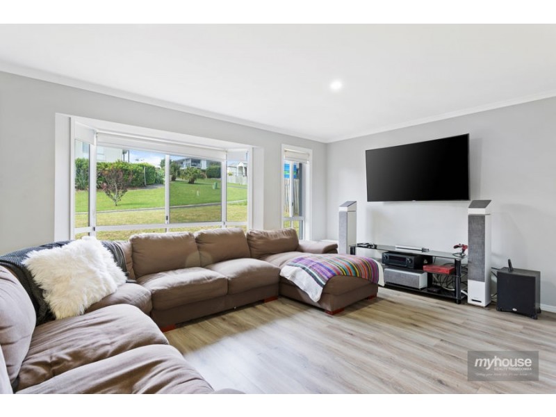 16 Dodson Crescent, Mount Kynoch QLD 4350