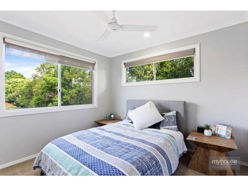 16 Dodson Crescent, Mount Kynoch QLD 4350