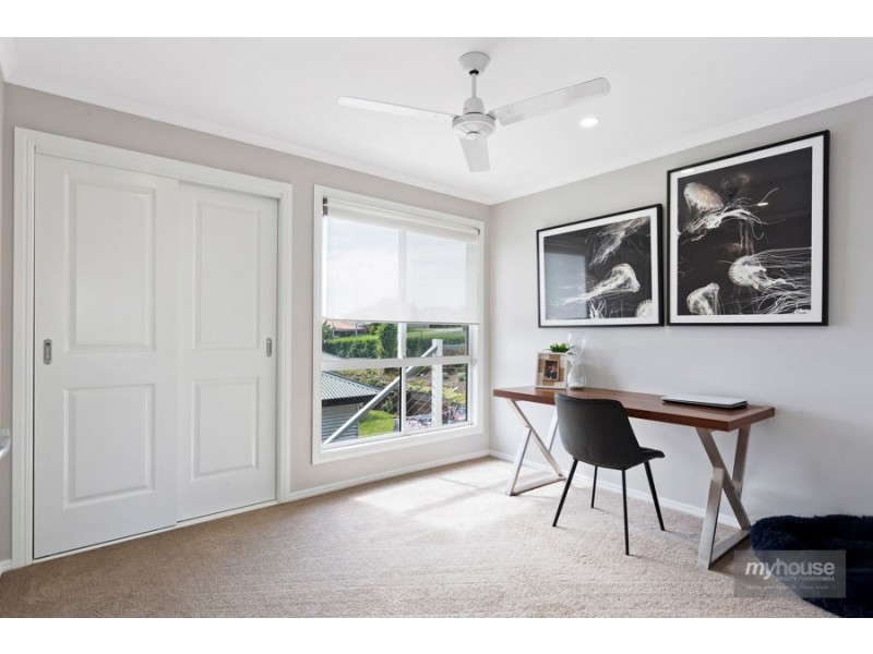 16 Dodson Crescent, Mount Kynoch QLD 4350