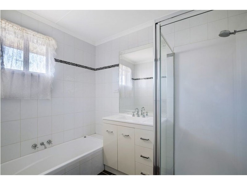 328 West Street, Kearneys Spring QLD 4350