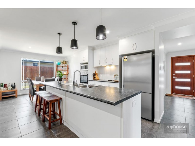 4 Shelby Street, Glenvale QLD 4350