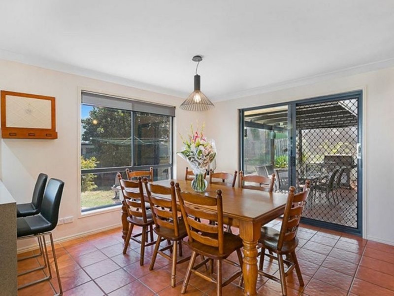 16 Sweetapple Crescent, Centenary Heights QLD 4350