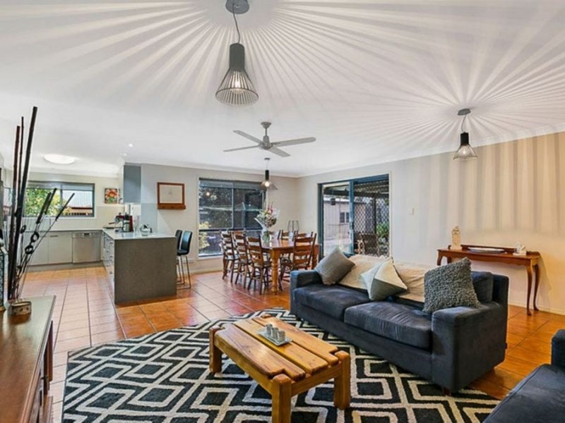 16 Sweetapple Crescent, Centenary Heights QLD 4350