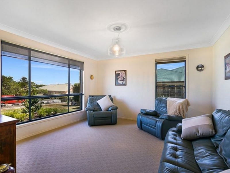 16 Sweetapple Crescent, Centenary Heights QLD 4350