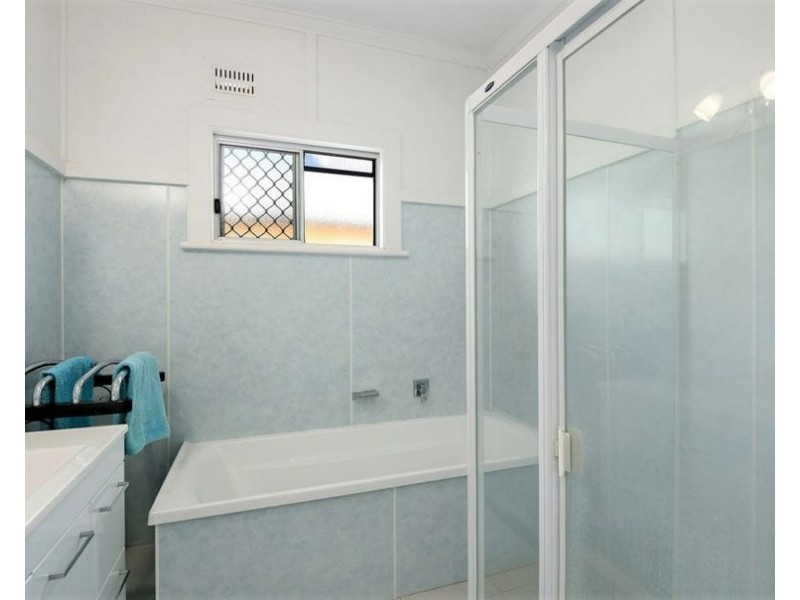 27 Beelbee Street, Harristown QLD 4350