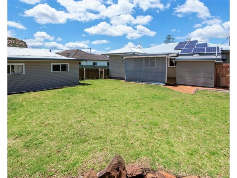 27 Beelbee Street, Harristown QLD 4350