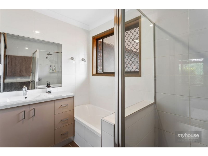 6 Chilla Stret, Harristown QLD 4350