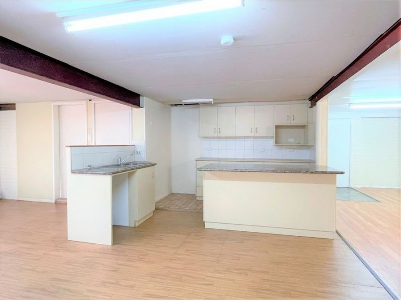 300 South Street, Harristown QLD 4350