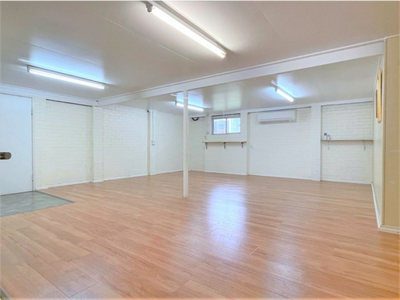 300 South Street, Harristown QLD 4350