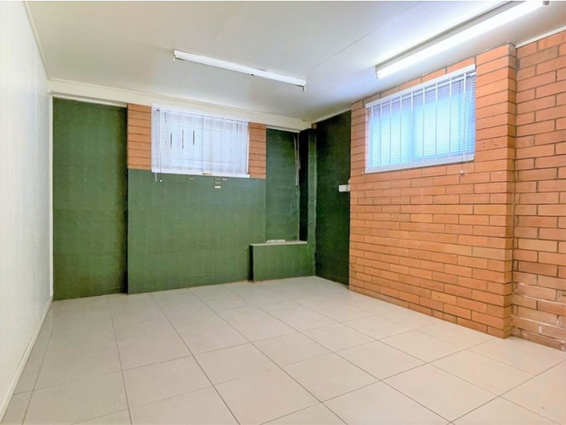 300 South Street, Harristown QLD 4350